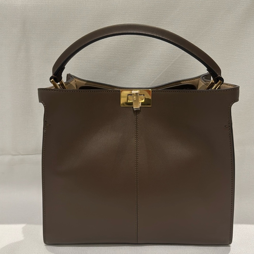 FENDI PEEKABOO X-LITE MEDIUM TOTE
BROWN LEATHER SHOULDER BAG
BRAND NEW